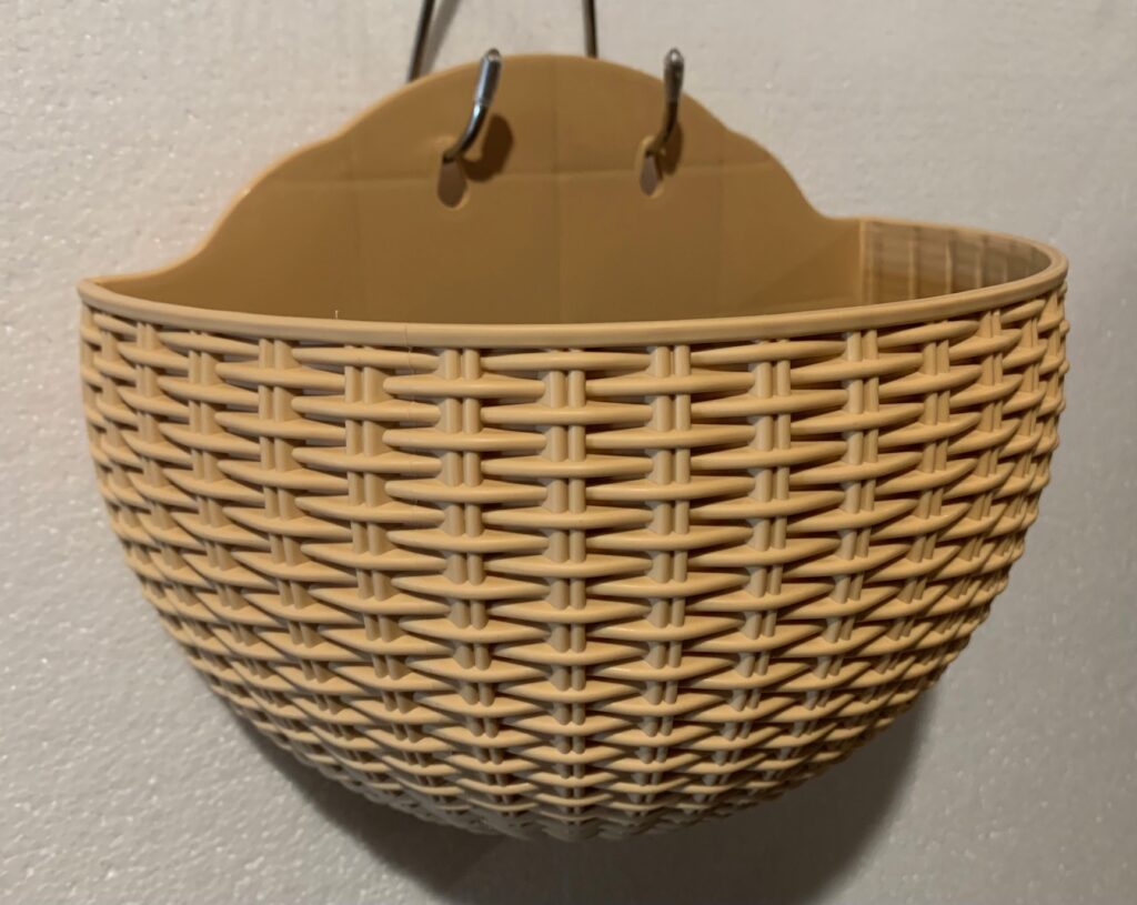 Half-Round Rattan Wall Planter – Self-Watering Hanging Flower Basket for Indoor & Outdoor Décor